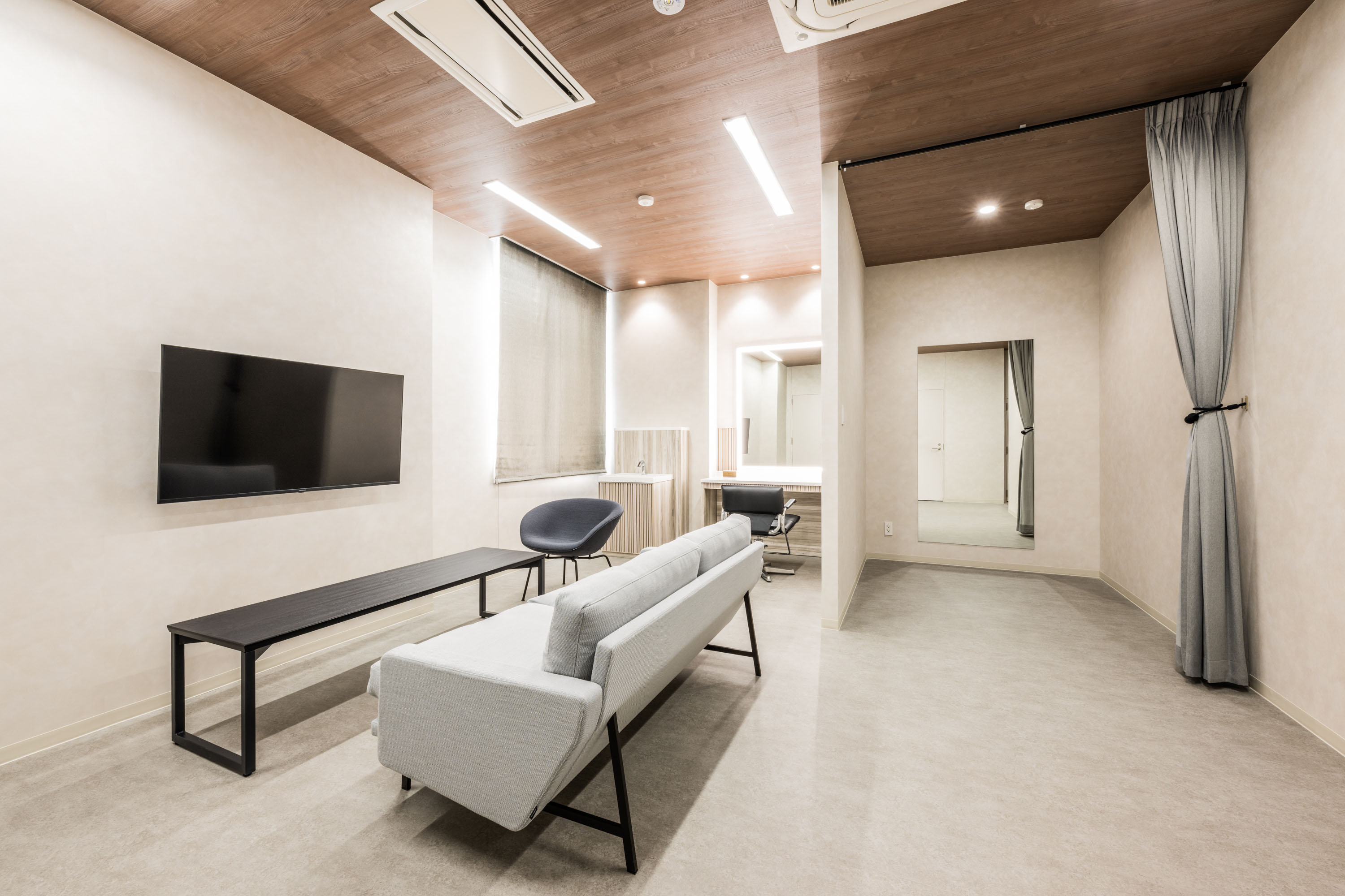 WAITING ROOM E